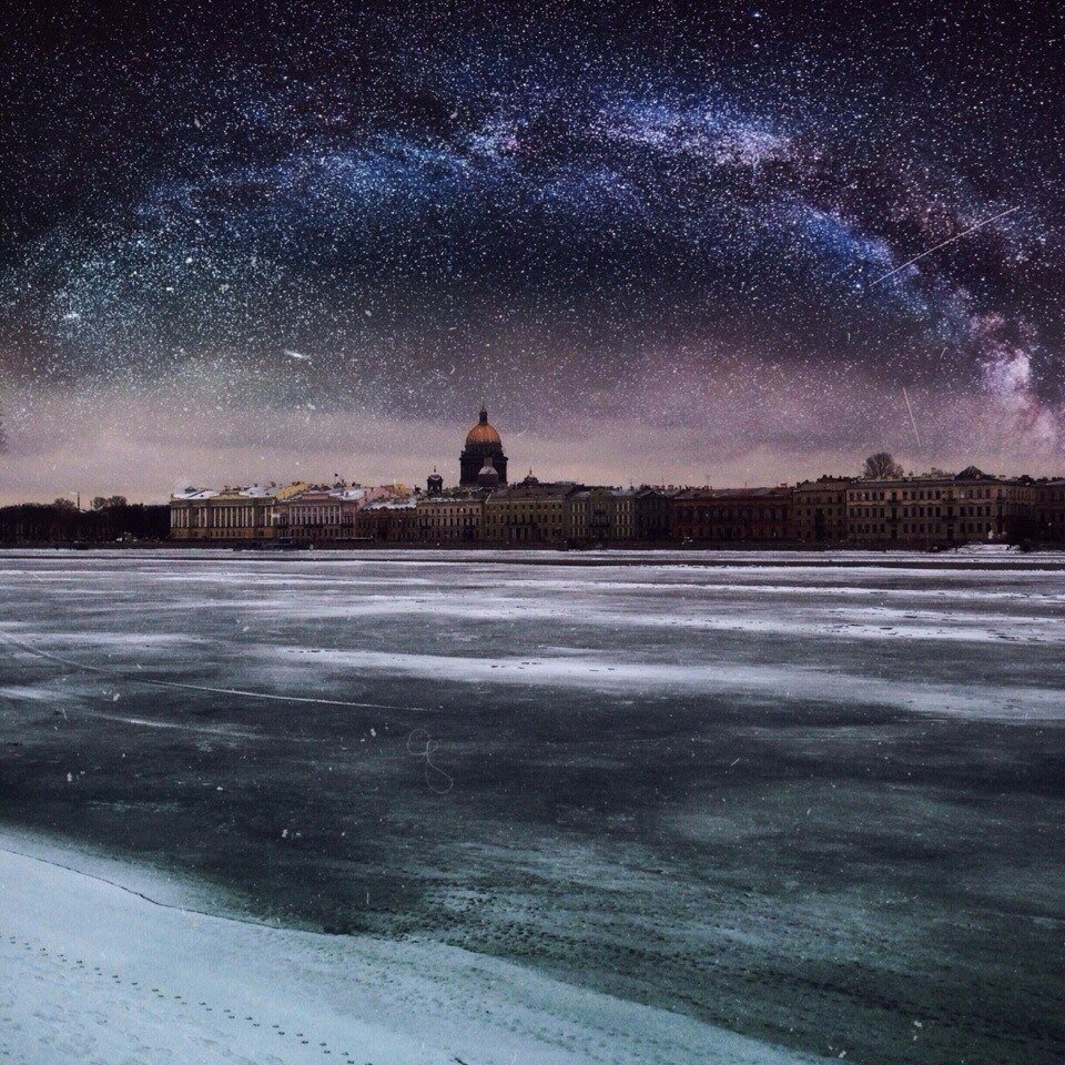 panorama di San Pietroburgo by night di notte in inverno ghuacciato